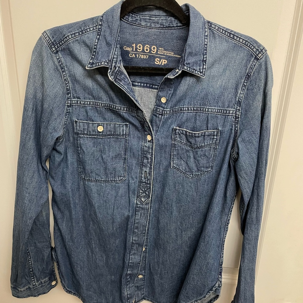 Women’s GAP jean shirt